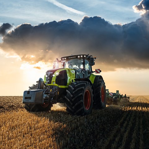 AXION 800 Stage V